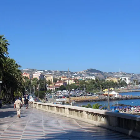 Alcazar Town Center Daire