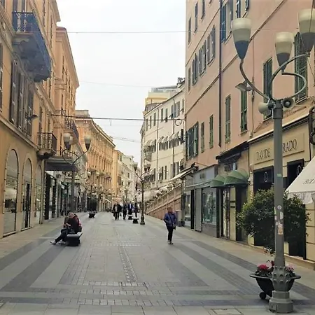 Alcazar Town Center Lägenhet